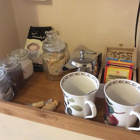 The Poplars Bed & Breakfast Newbold on Stour Екстериор снимка