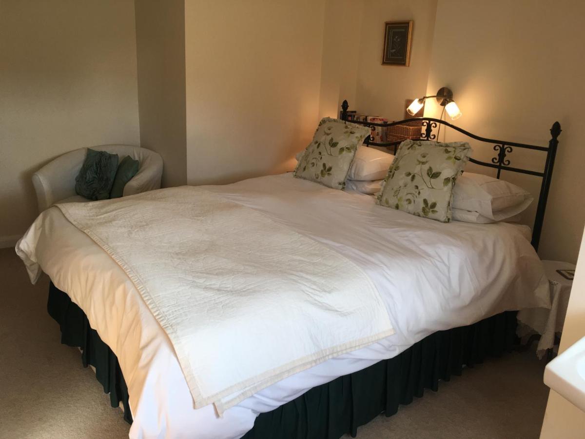 The Poplars Bed & Breakfast Newbold on Stour Екстериор снимка