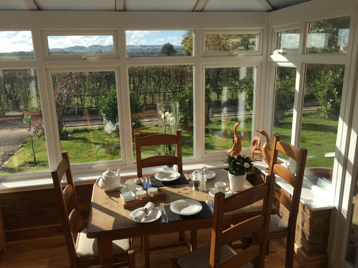 The Poplars Bed & Breakfast Newbold on Stour Екстериор снимка