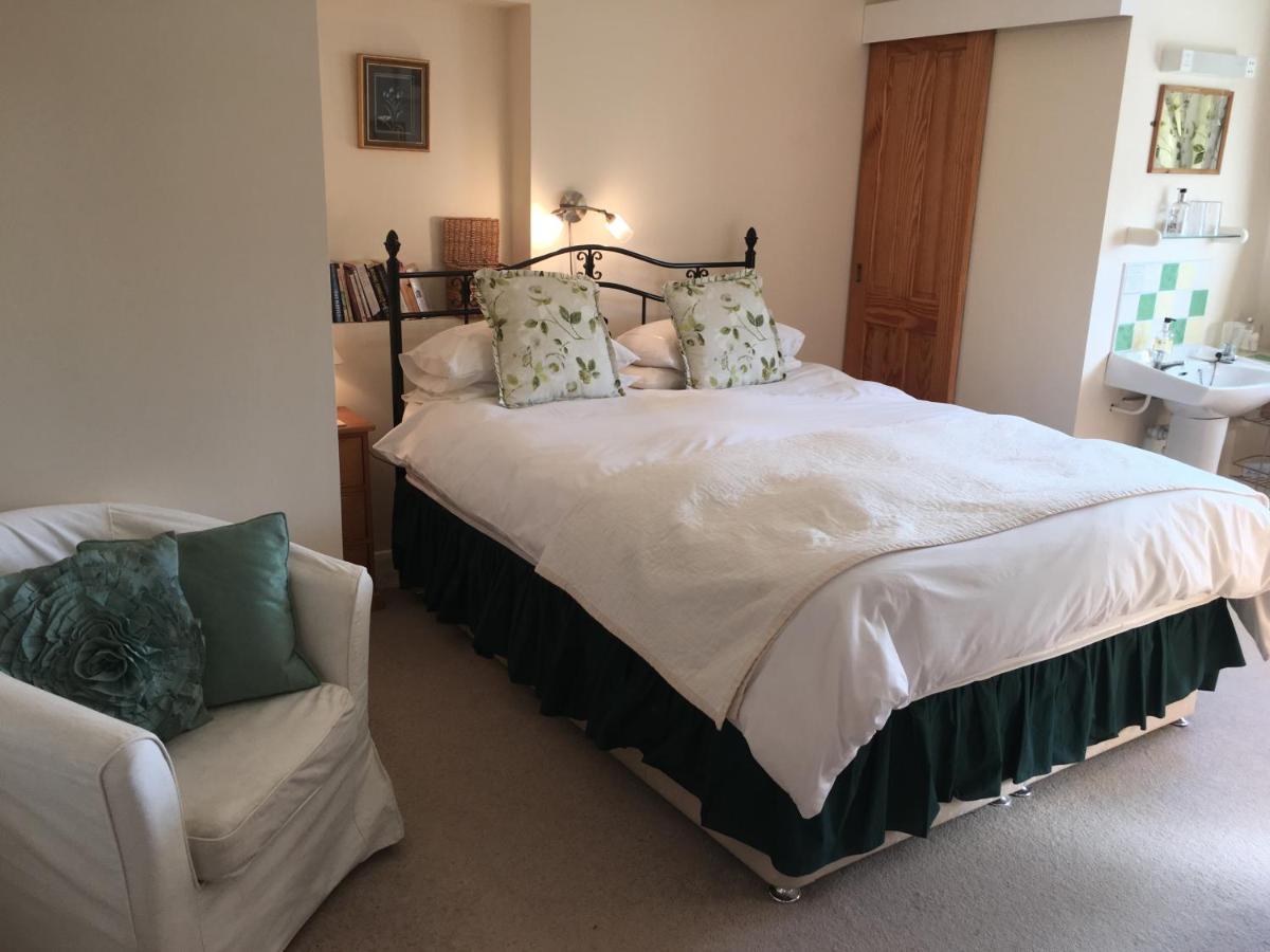 The Poplars Bed & Breakfast Newbold on Stour Екстериор снимка